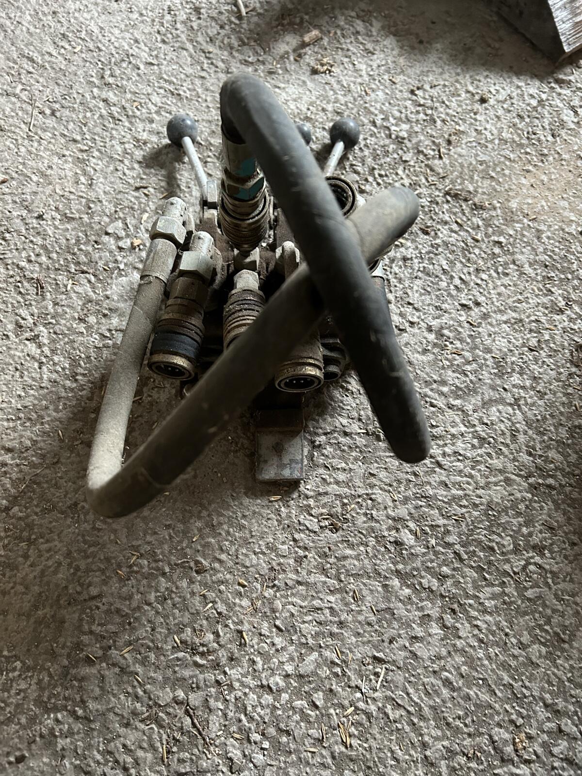 Hydraulischer Steuerblock 2