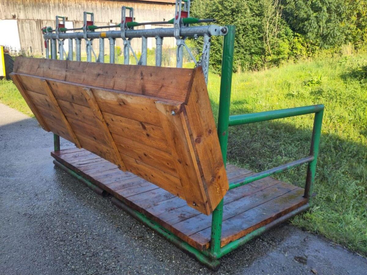 Kälberfressstand mit Verbau 2