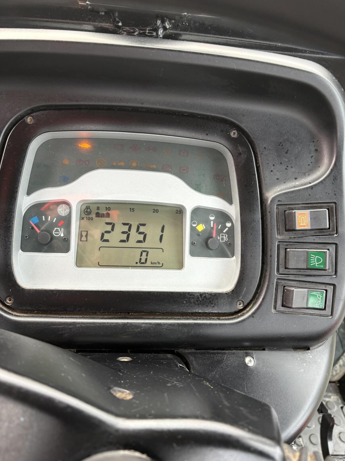 Steyr 370 Kompakt mit Industriefrontlader 3