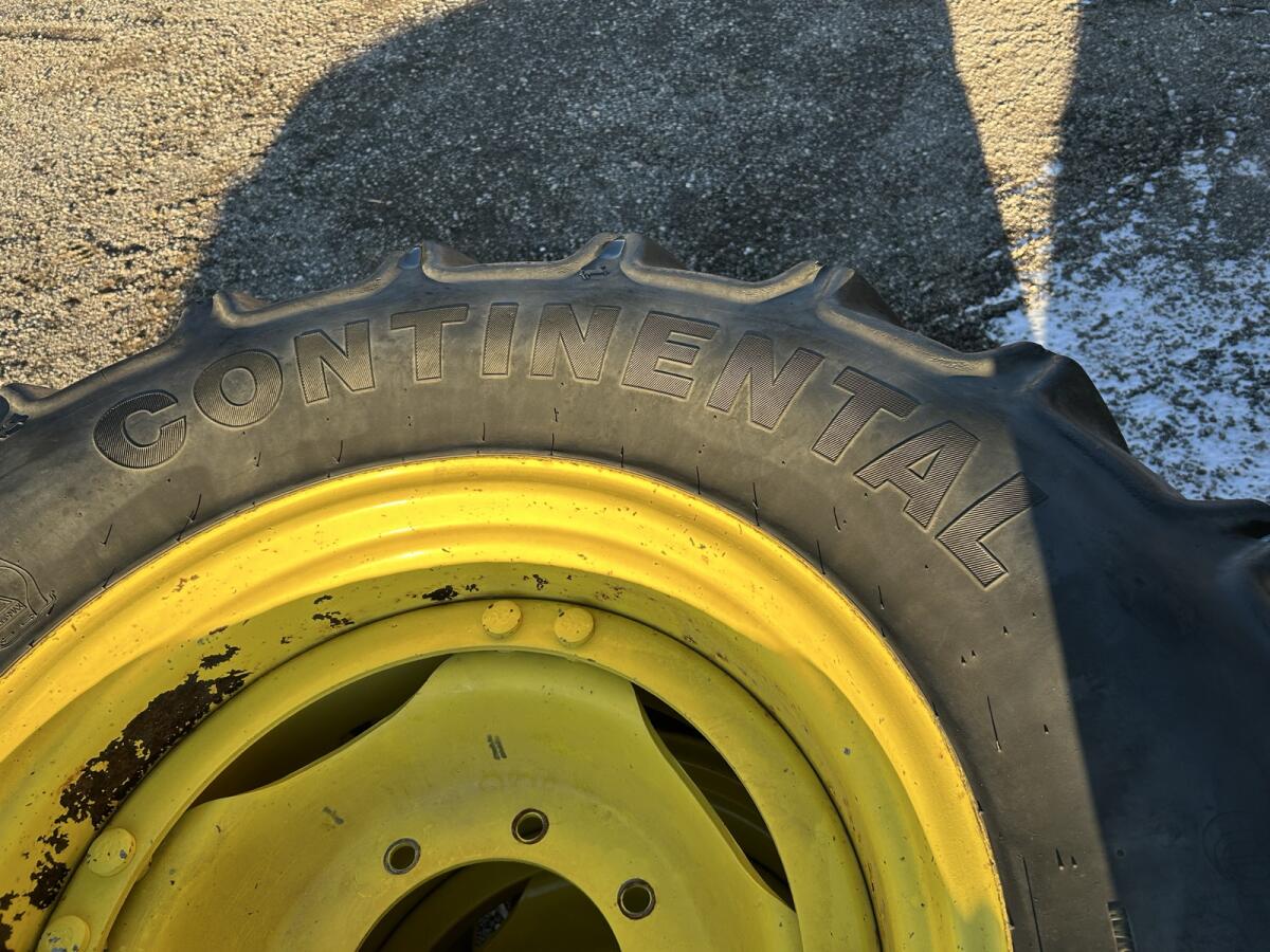 Continental 380/70-24 2