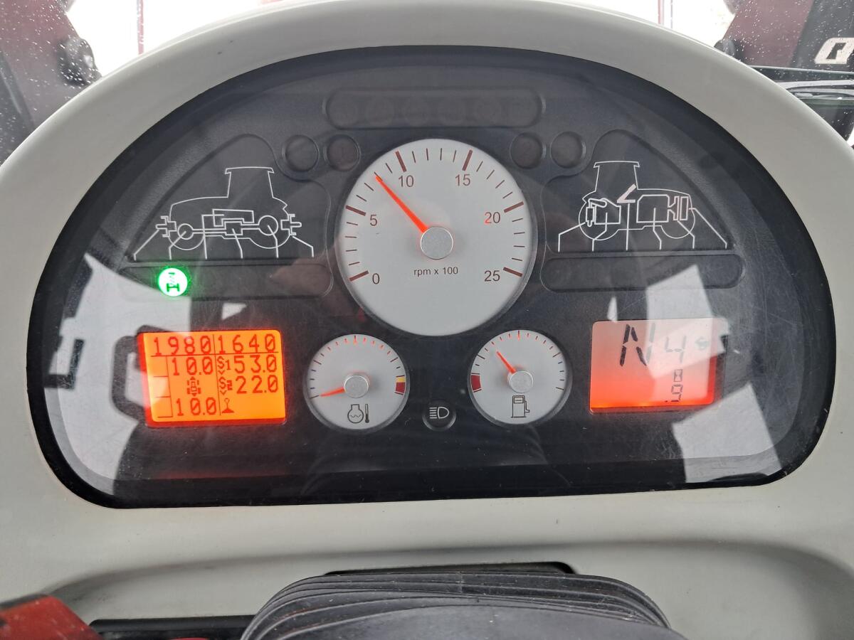 Massey Ferguson 7480 Stufenlos Sisu neu bereift 2