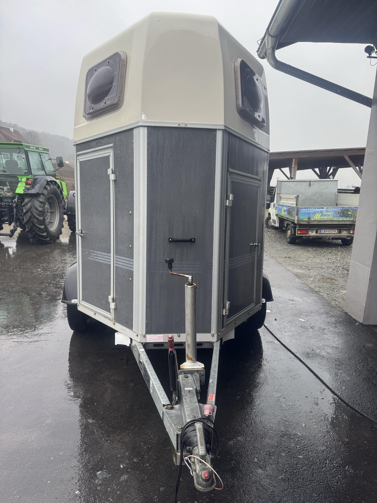 Pferdeanhänger Humbaur 2