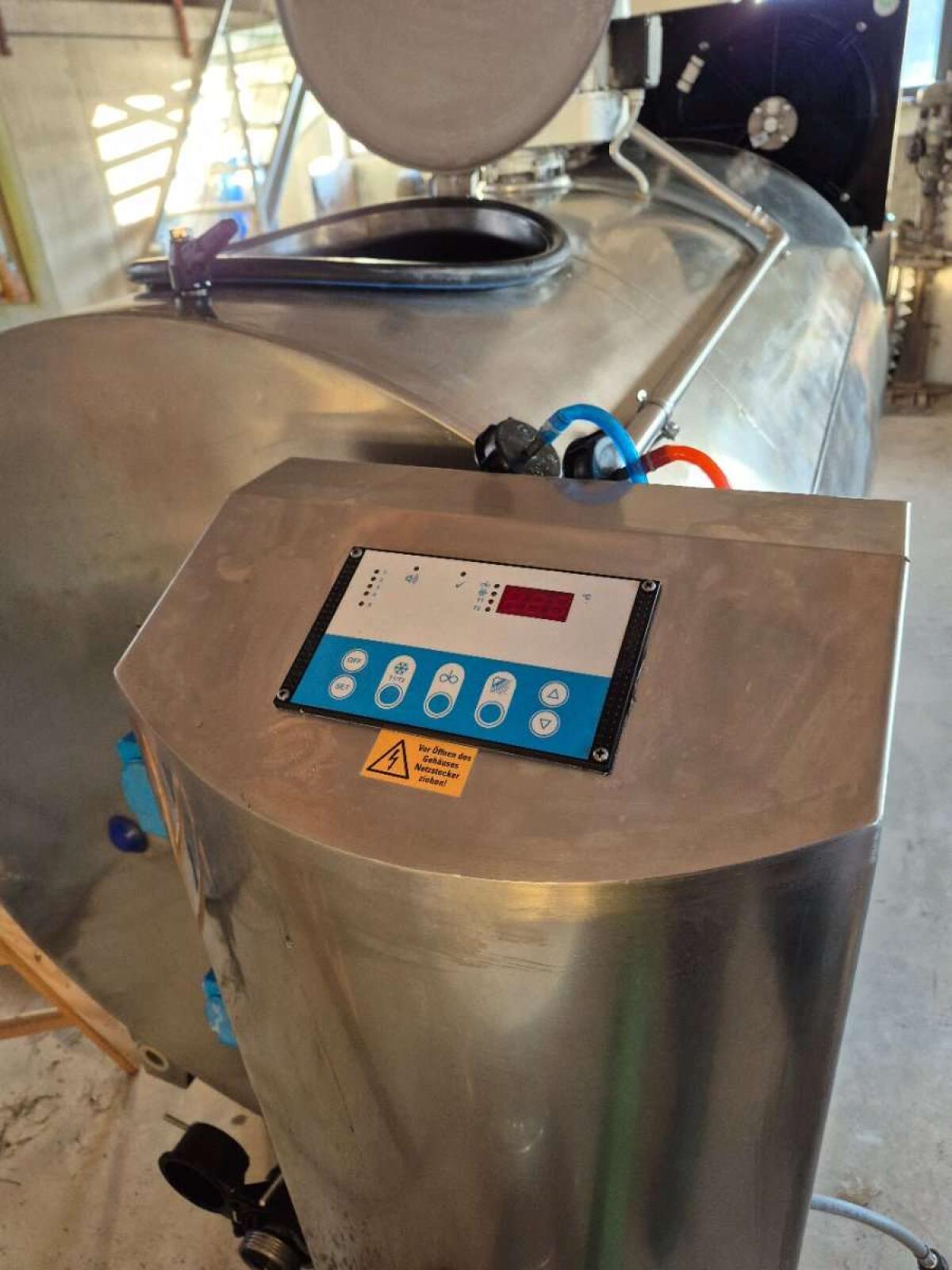 Milchtank 1.400 l inkl. Kühlung und Reinigung 3
