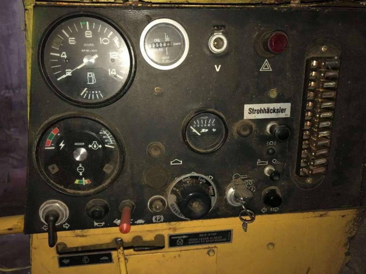 New Holland 8040 Mähdrescher 2