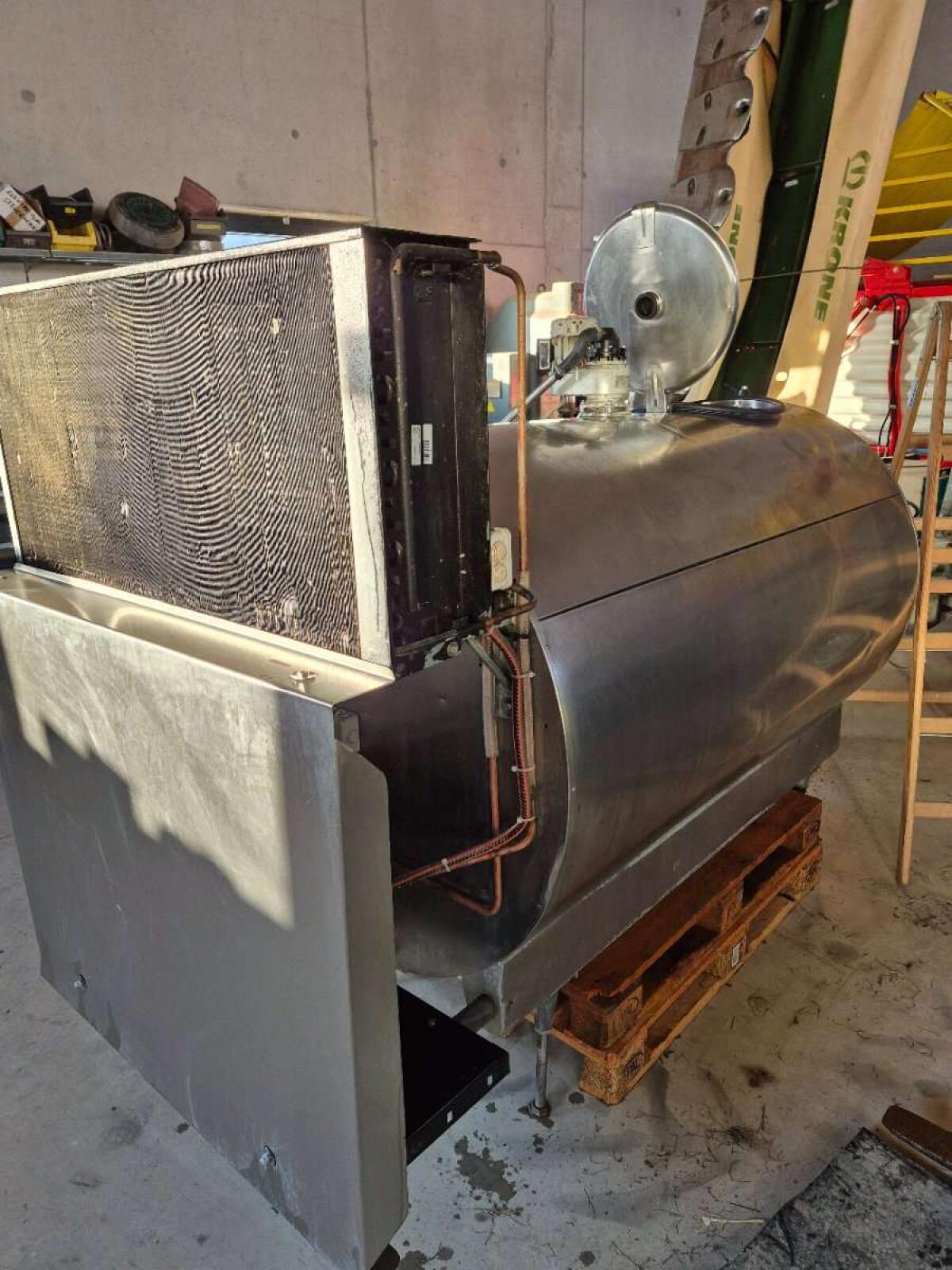 Milchtank 1.400 l inkl. Kühlung und Reinigung 2