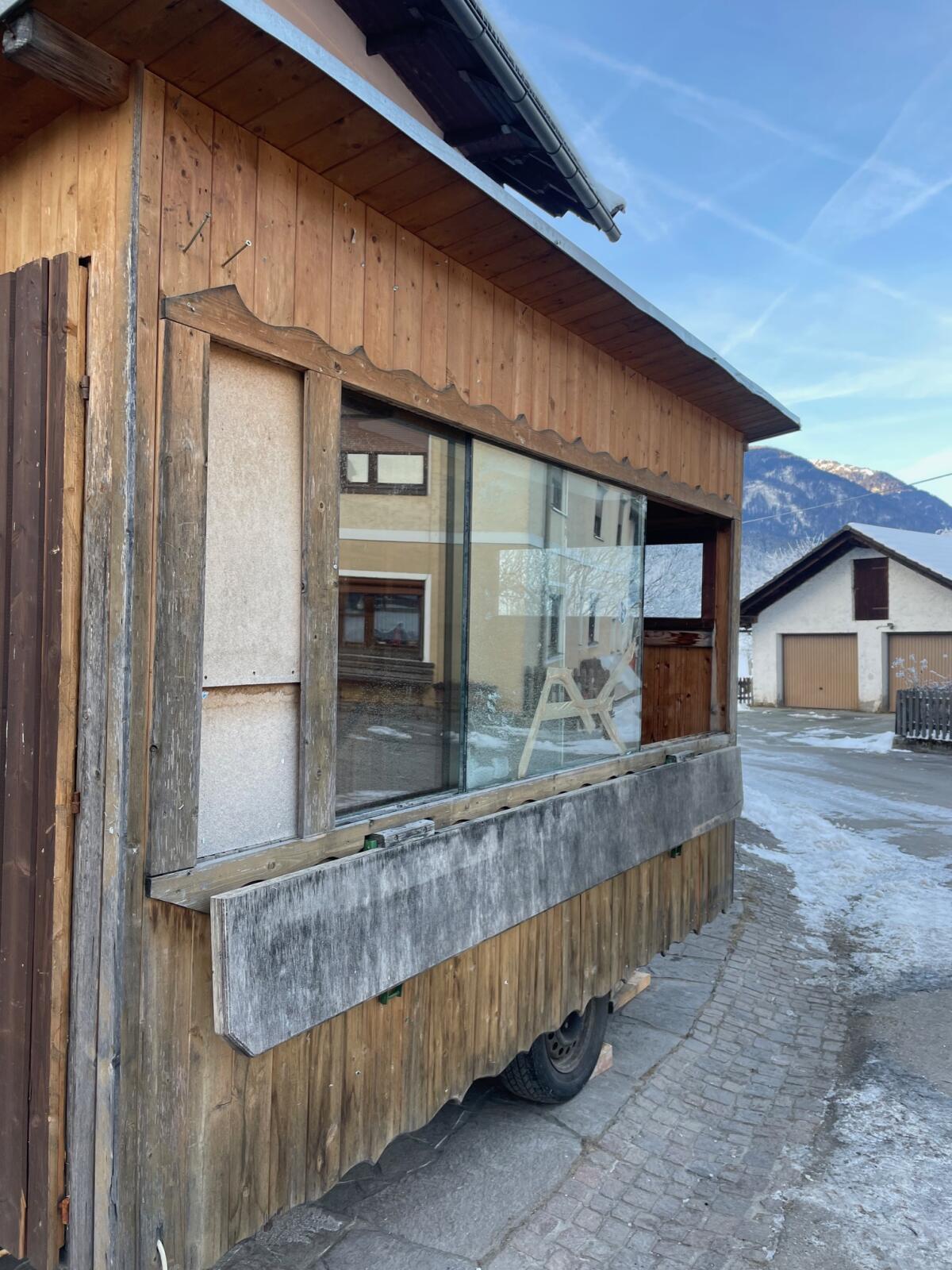 Hühnerstall/alter Ausschankwagen 3