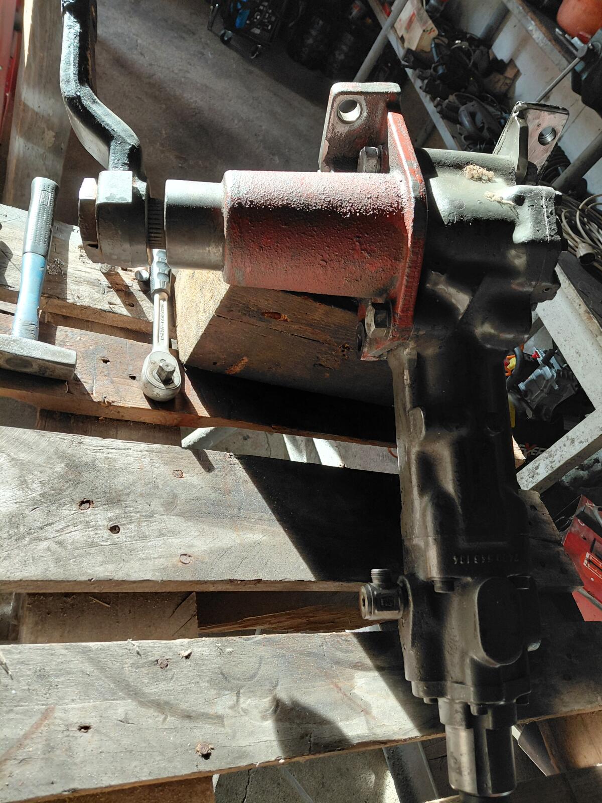 Suche diesen roten Teil Steyr 760 Servolenkung 3