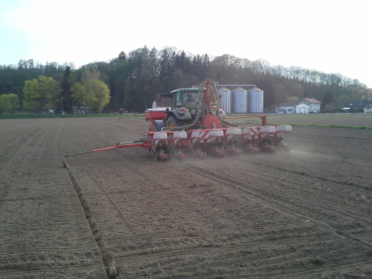 Maissägerät Kuhn Maxima mit Fronttank Rauch M620 3