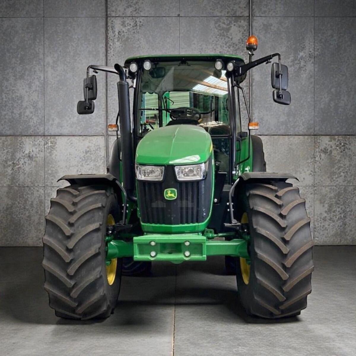 John Deere 5090 M 3