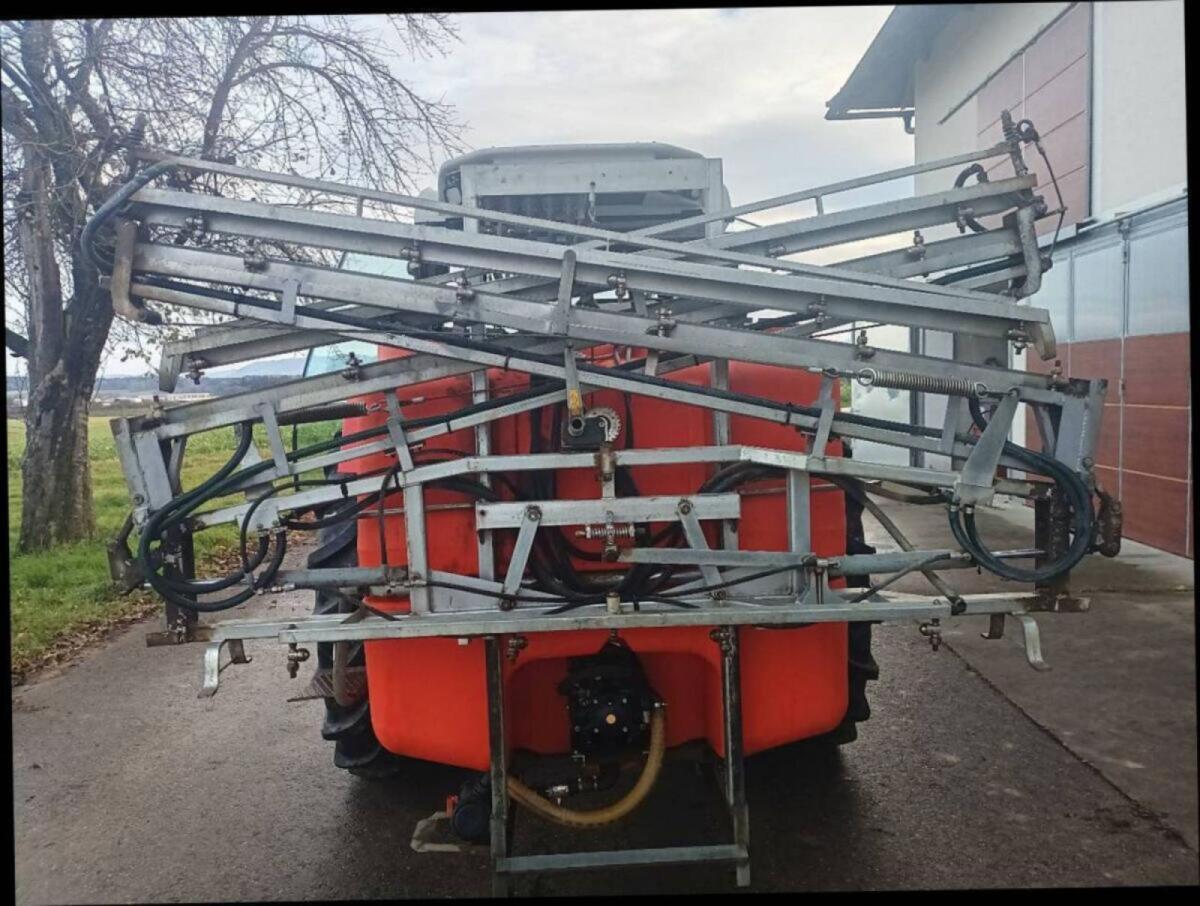 Feldspritze Jessur 880 l 3