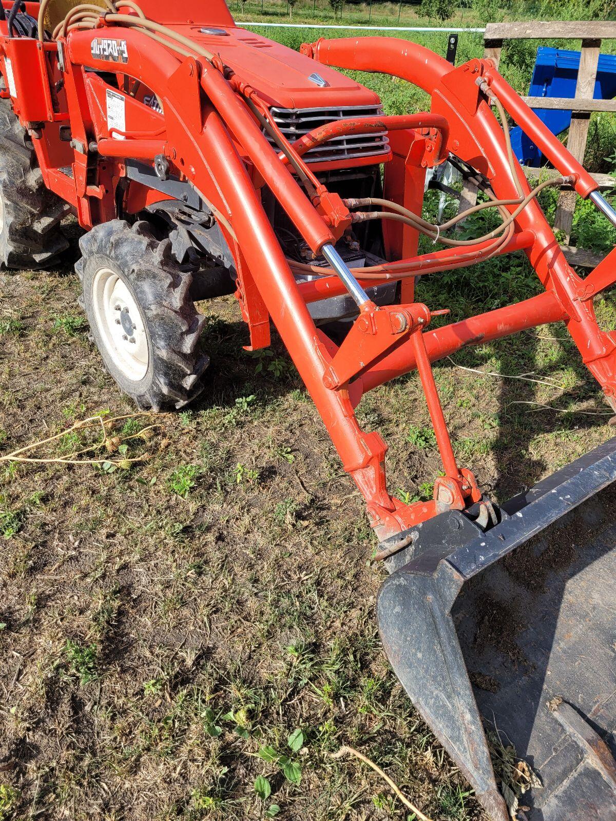 Kubota Traktor mit Frontlader 2