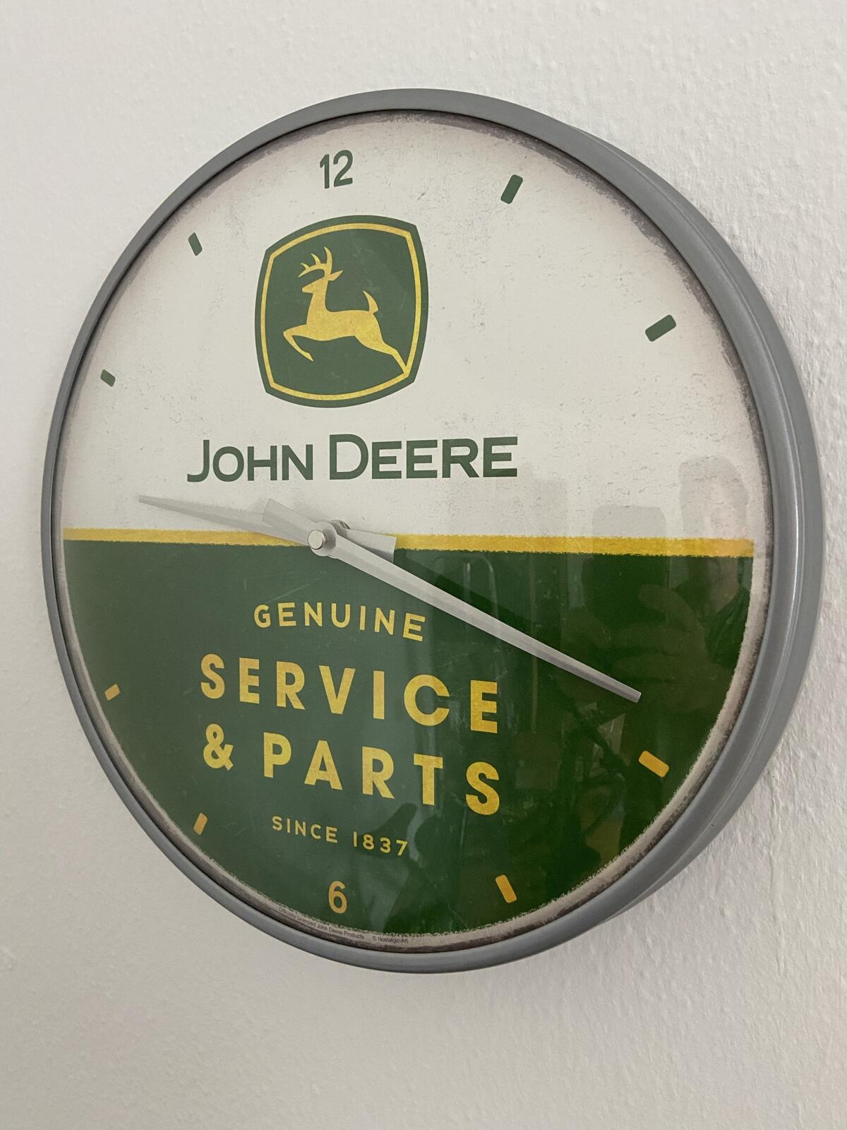John Deere Logo Wanduhr 31 cm 2
