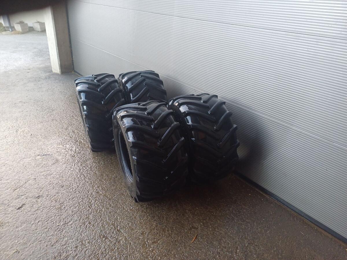 Metrac Reifen Hoftrac, Reifen BKT 31x15,50-15 3