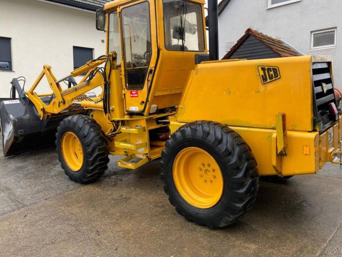 JCB 415 Lader mit Silofräse 2