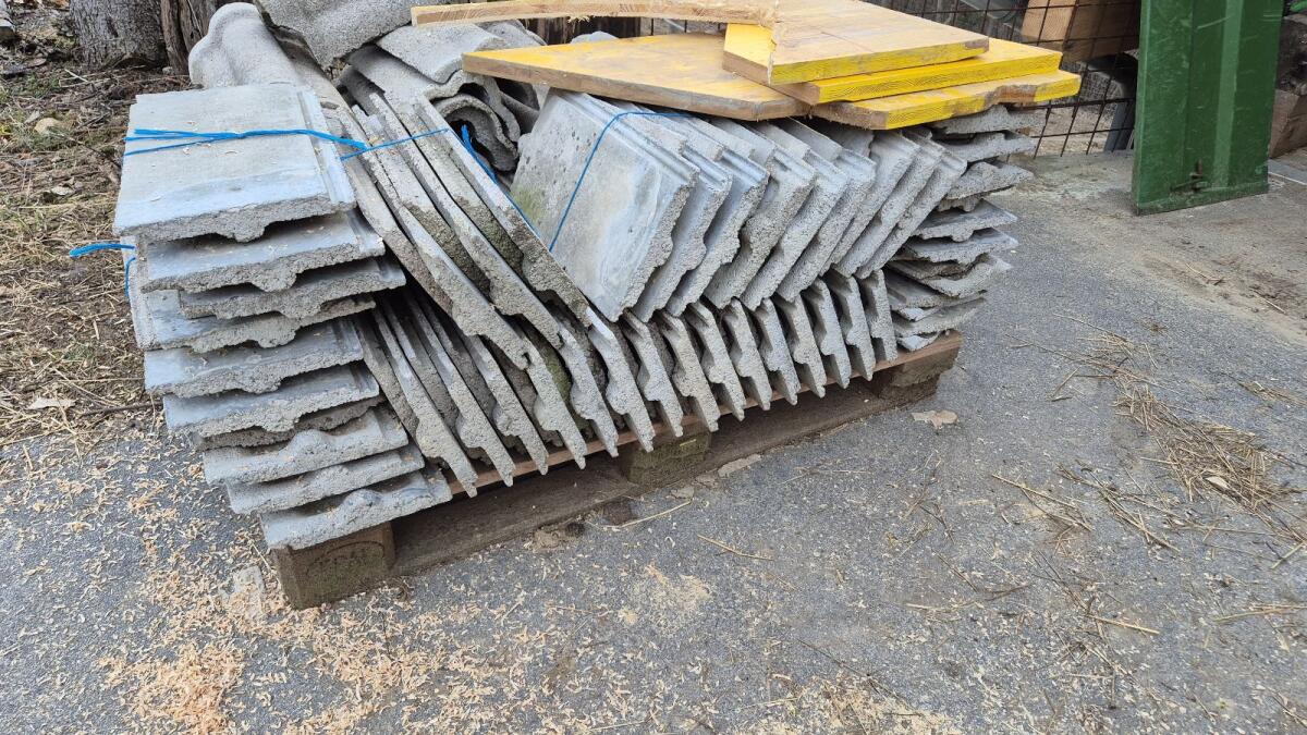 Dachziegel im guten Zustand, ca. 22x40cm, ca. 300 Stk.