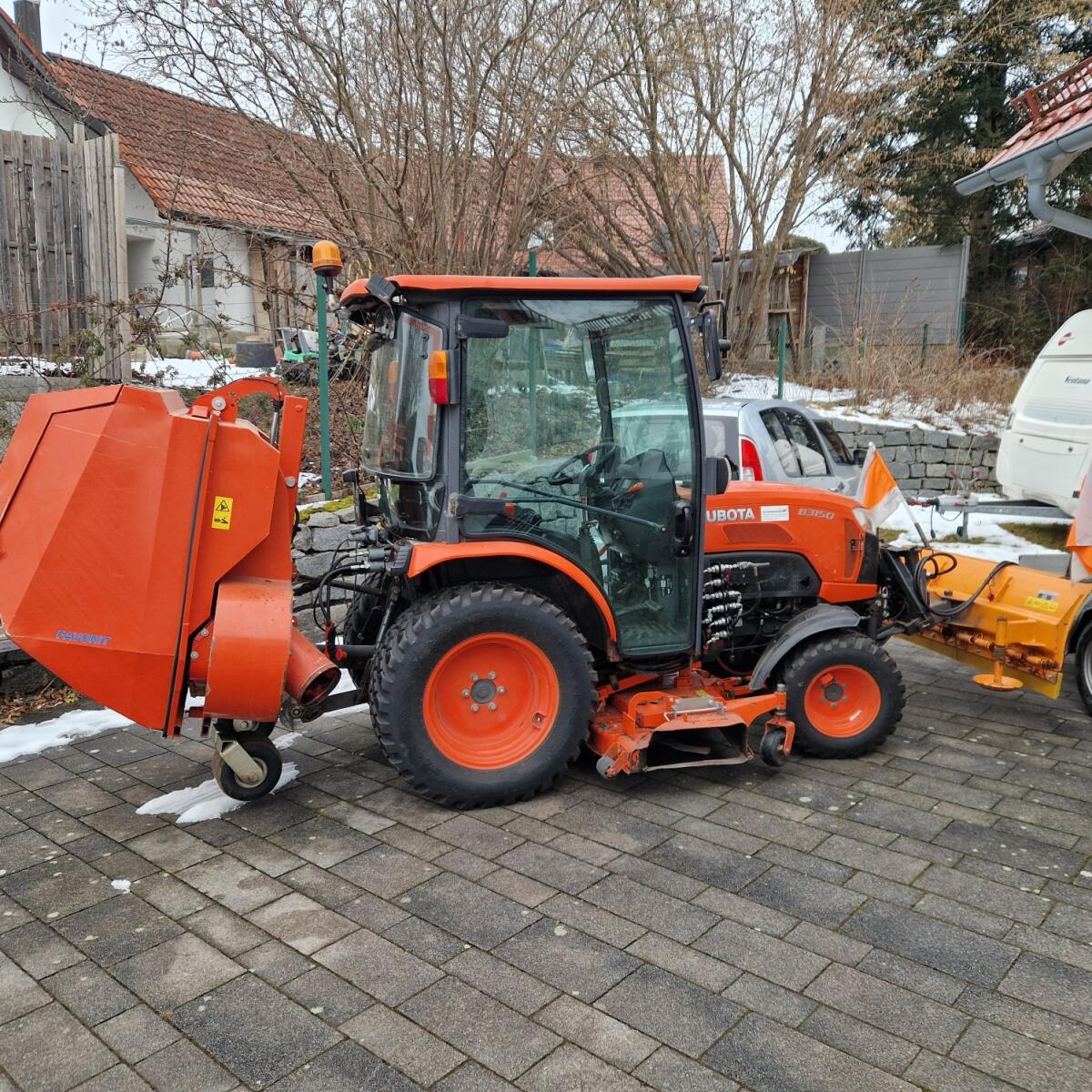Kubota B3150 Allrad Traktor Winterdienst Mäher 2
