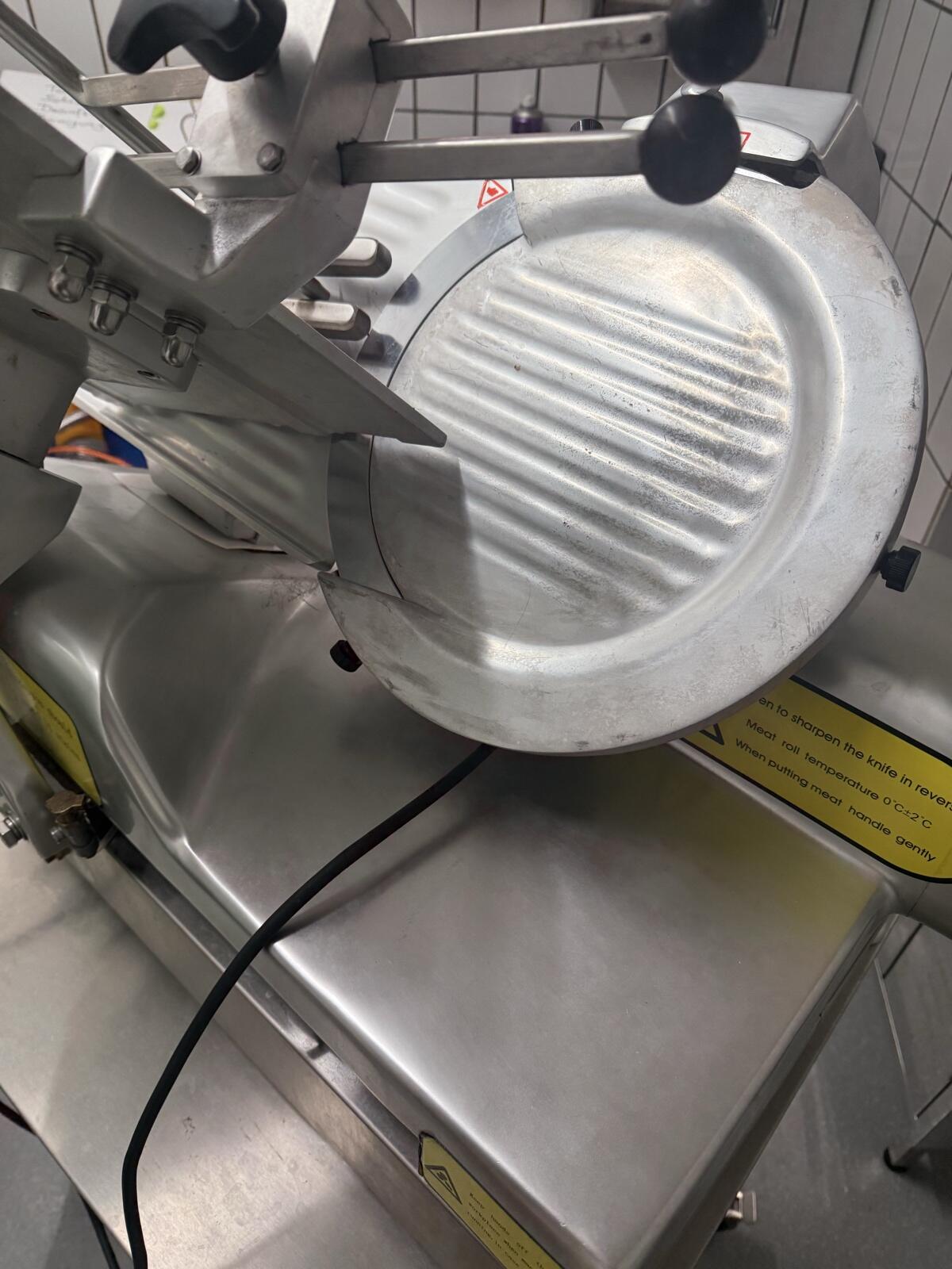 Vollautomatische Schneidmaschine 2