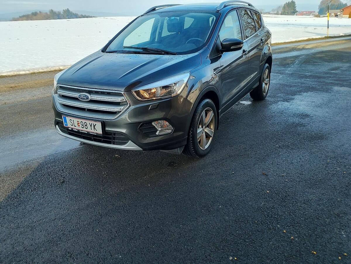 Auto Ford Kuga AWD 2