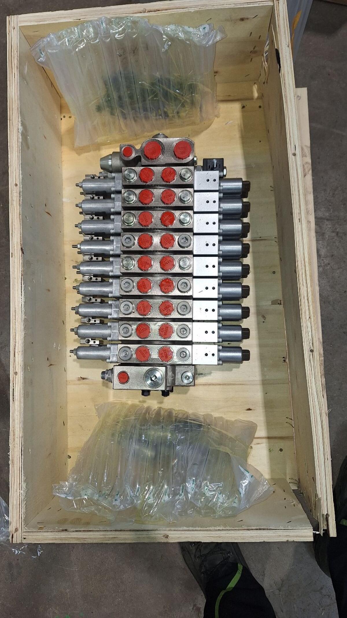 Funkfernsteuerung mit Hydrauliksteuerblock Funk Ventile 2