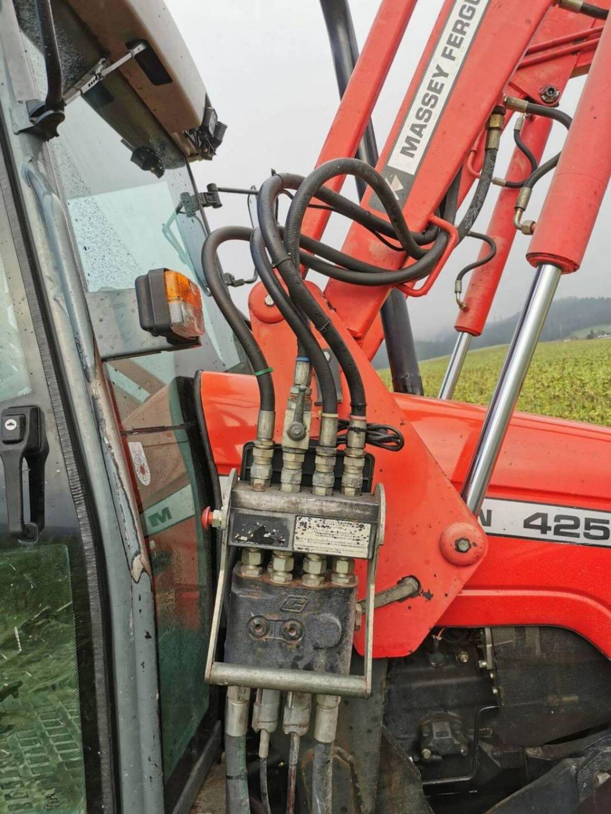 Massey Ferguson 4255 mit Frontlader und Powershuttle 24/24 3