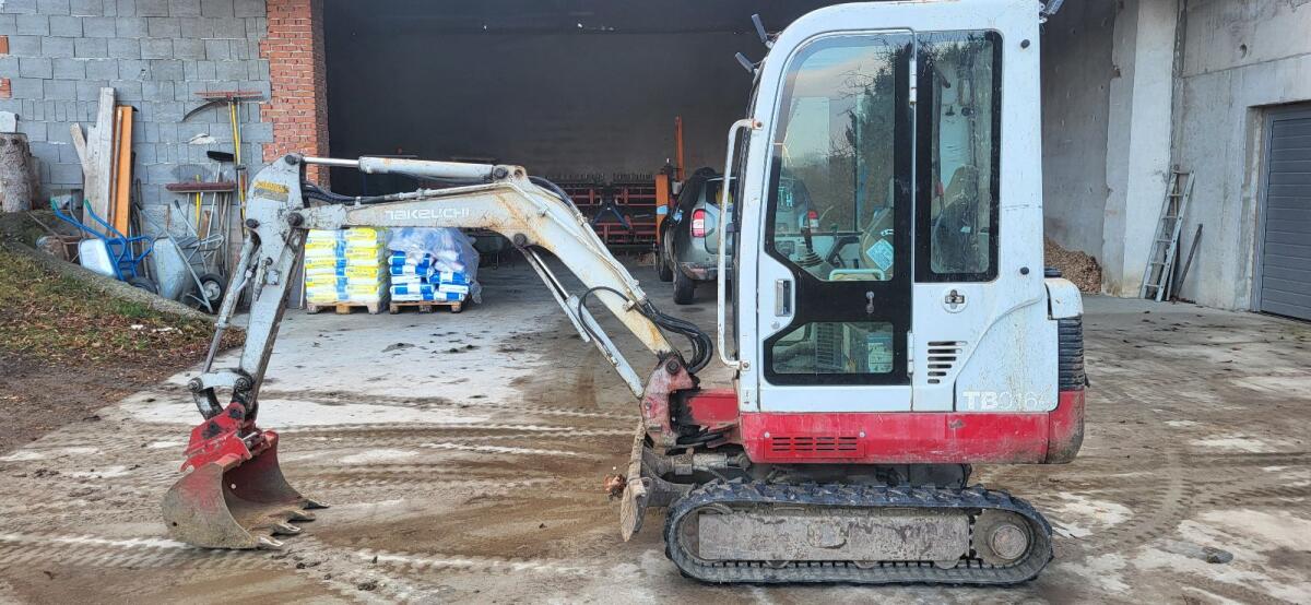 Takeuchi TB016 2