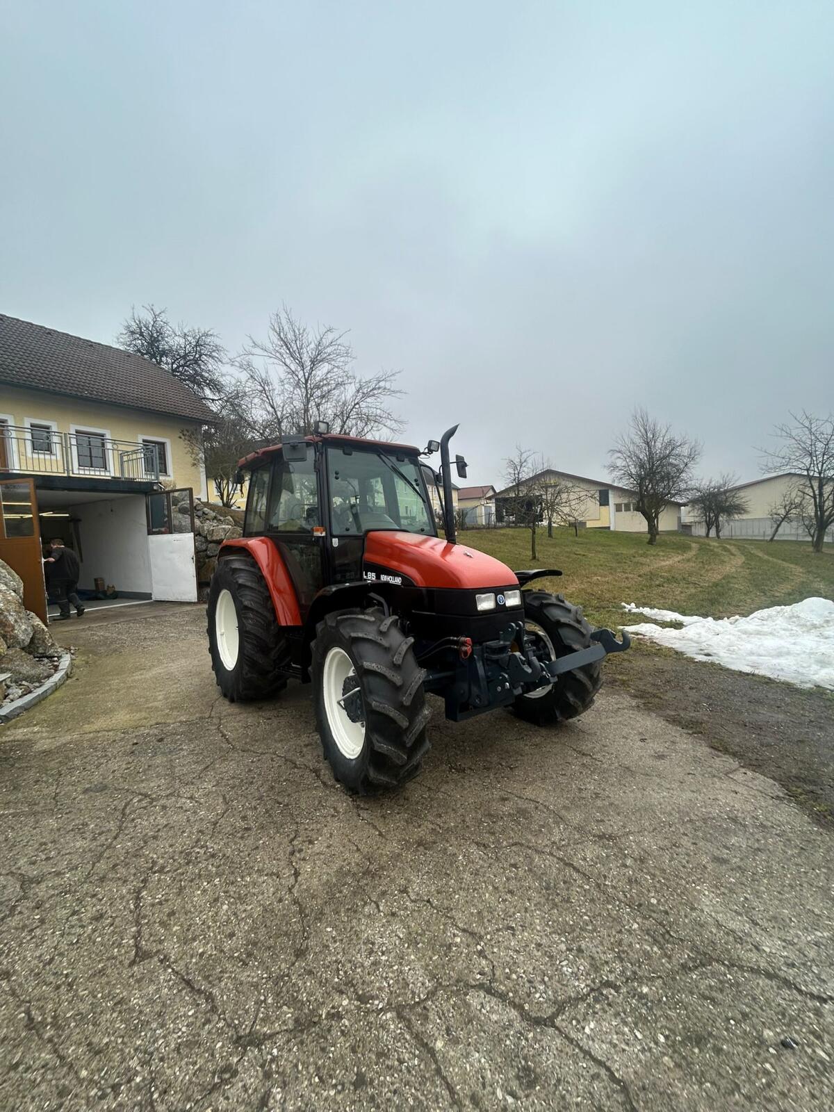 New Holland L85 3