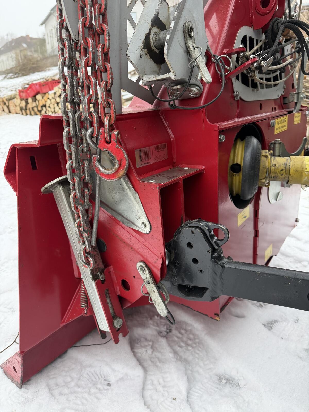 Tajfun EGV 45 AHK mit 140 cm Schildbreite und klappbarem Schutzgitter 3