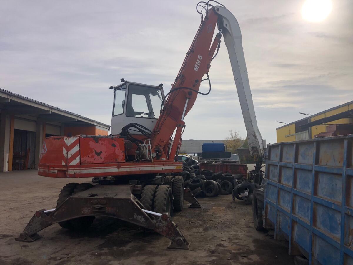 Umschlagbagger O&K MH6 2