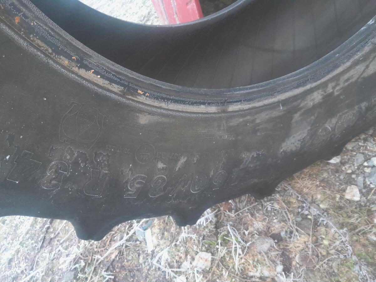 Frontgewicht gebr. Reifen 420/85-24 und 460/85-34 3