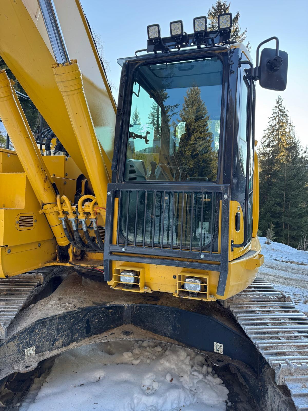 Komatsu PC228 Kurzheckbagger 2