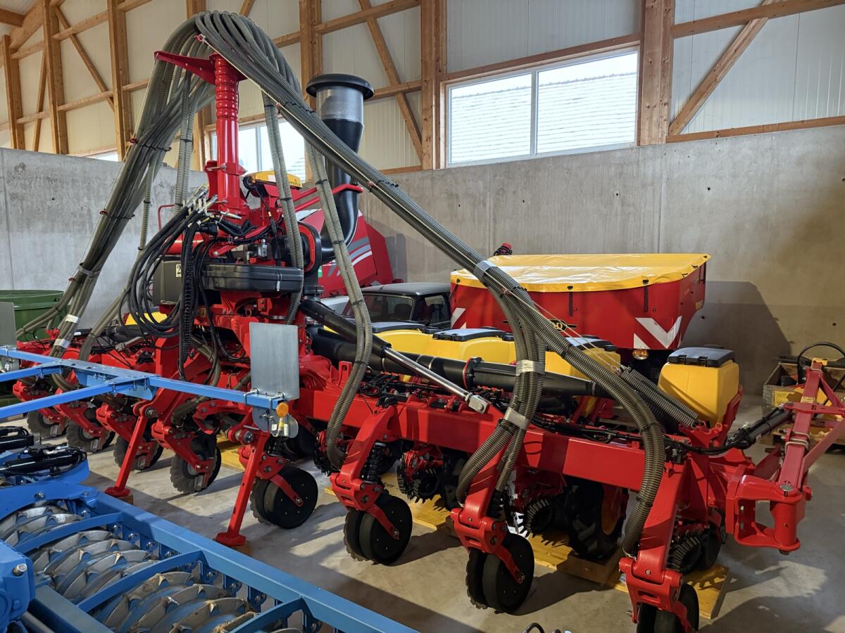 Väderstad Tempo TPV 8 mit Fronttank FH2200 3