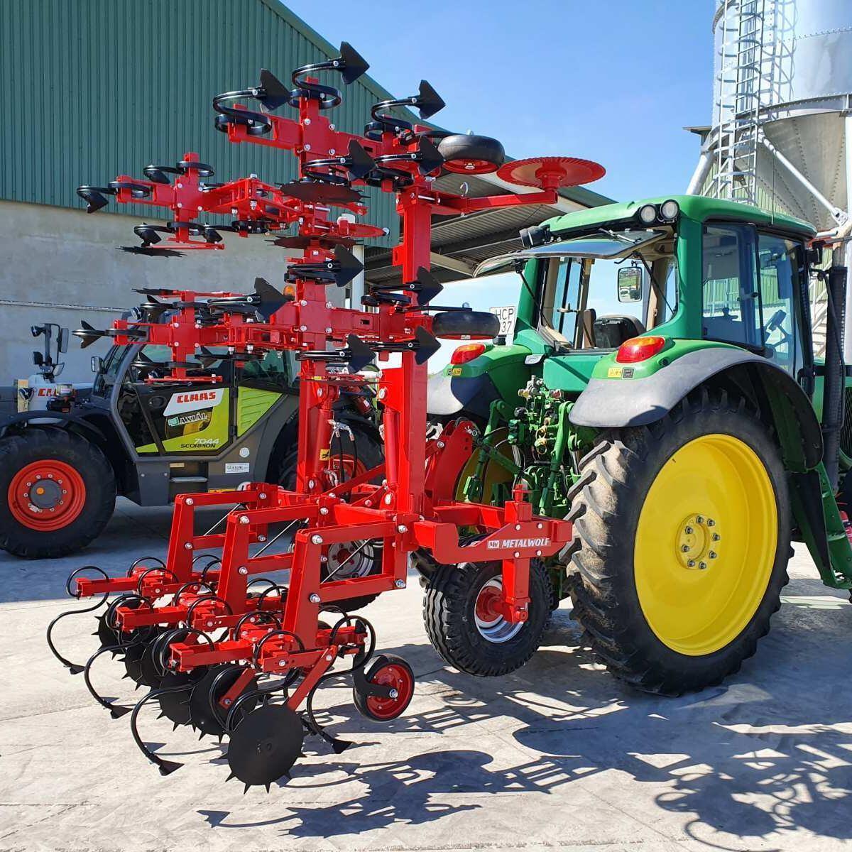 Hackgerät mit 4-6-8-12 Reihen (50 oder 75 cm Reihenabstand) 2