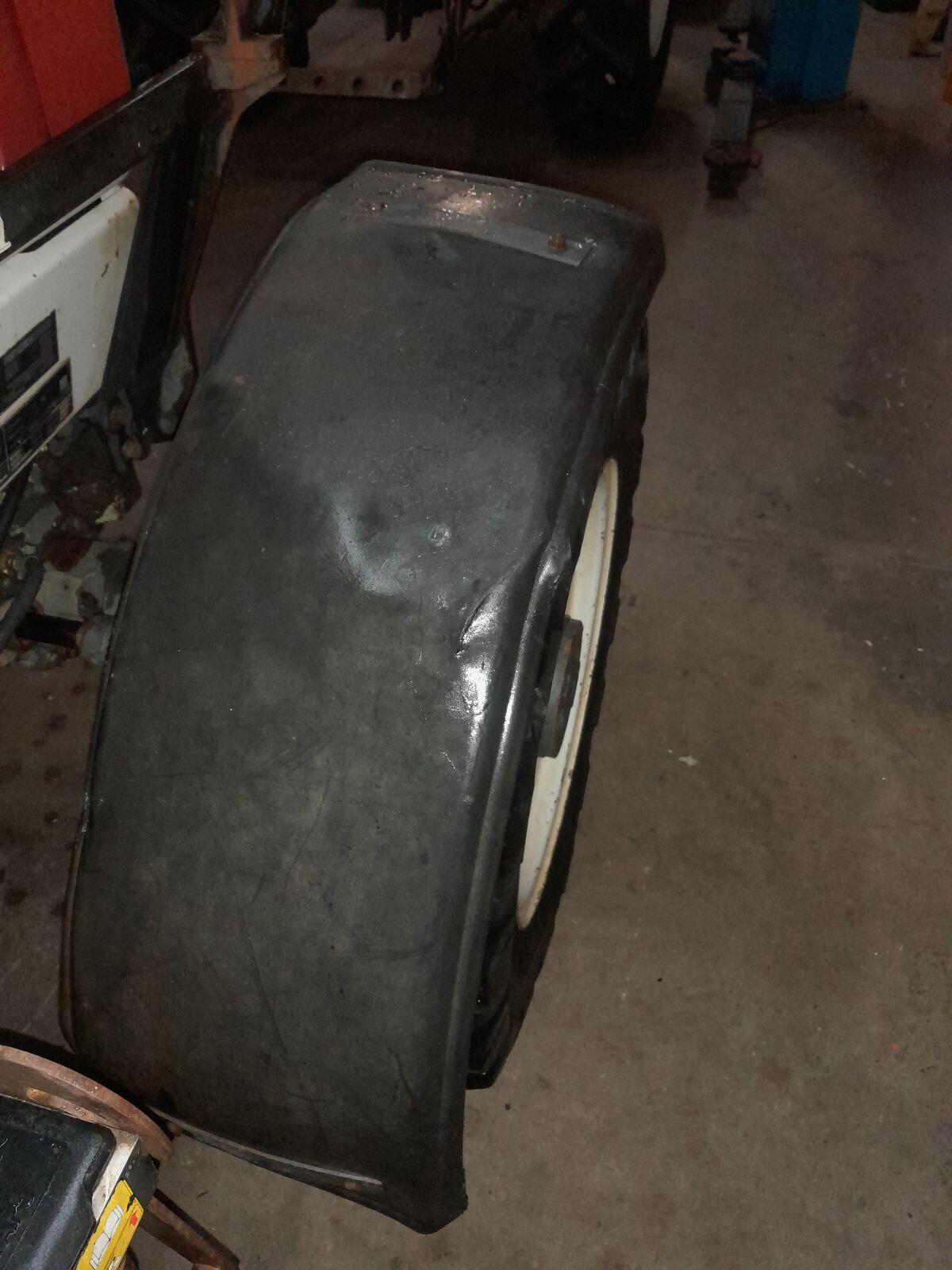 Kotflügel Steyr 8055 2