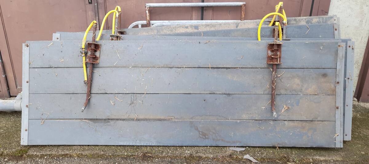 Schweine Futtertröge und Wände 3