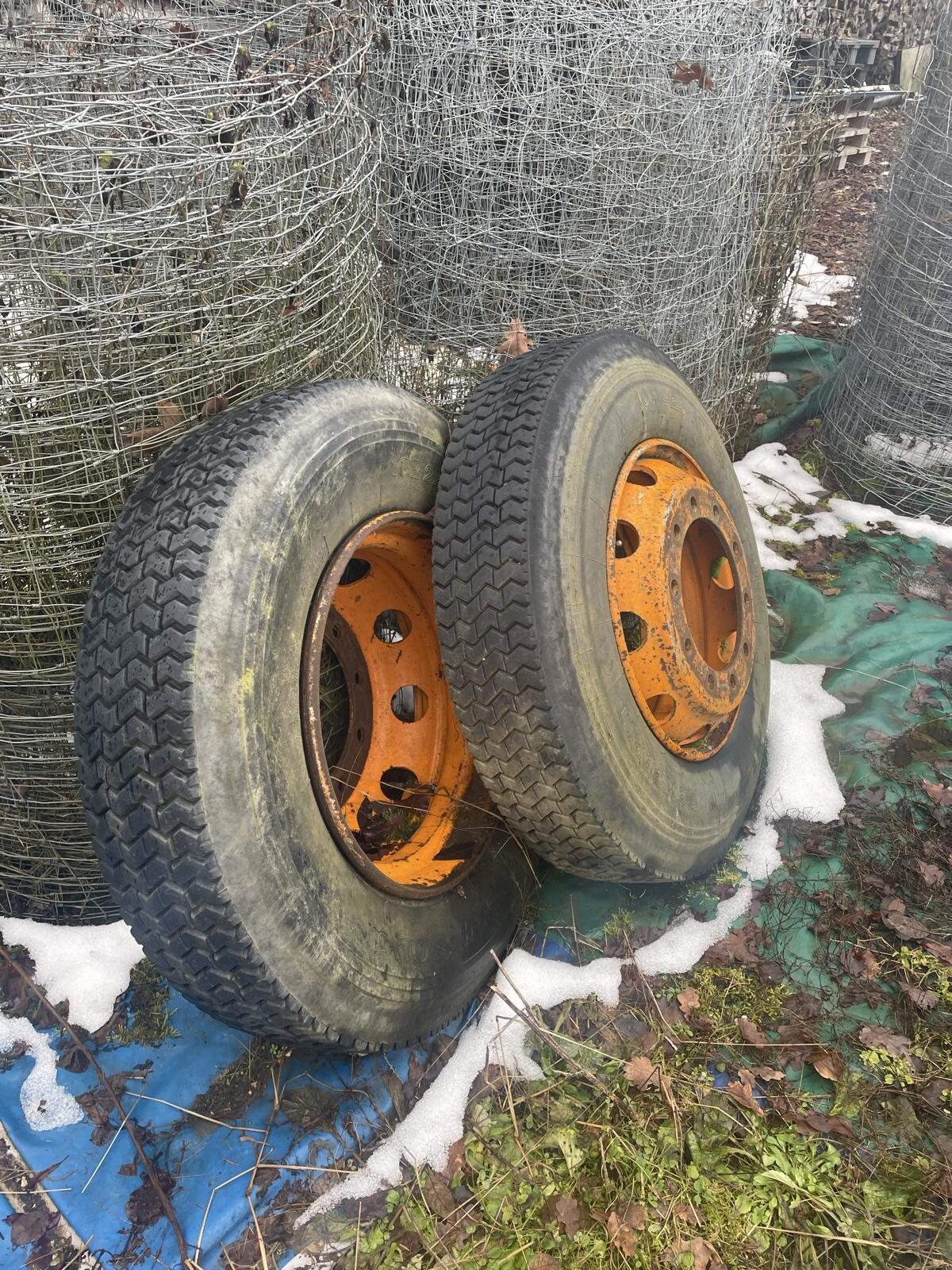 2 Paar LKW Kipper Zwillings-Kompletträder mit 10 Loch Felge 2