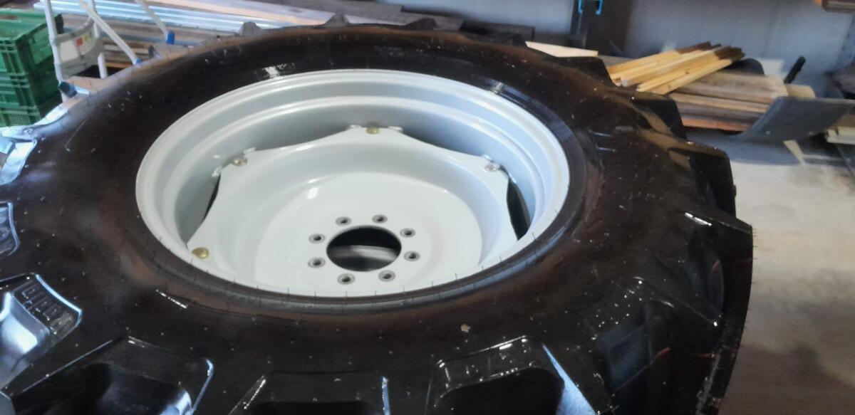 Kompletträder MF Mitas 480/70 R28 3