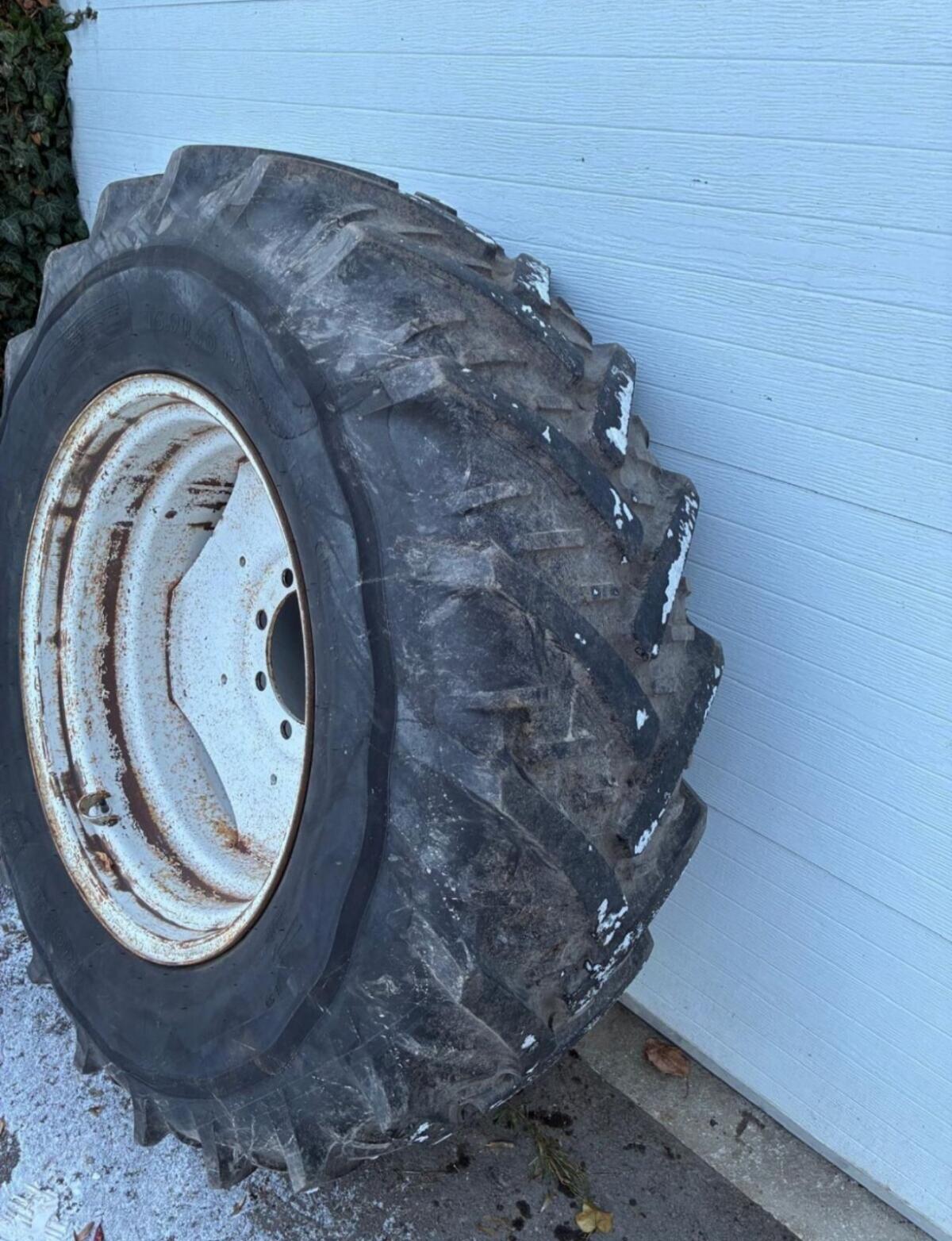 Kompletträder 16.9 R30 2