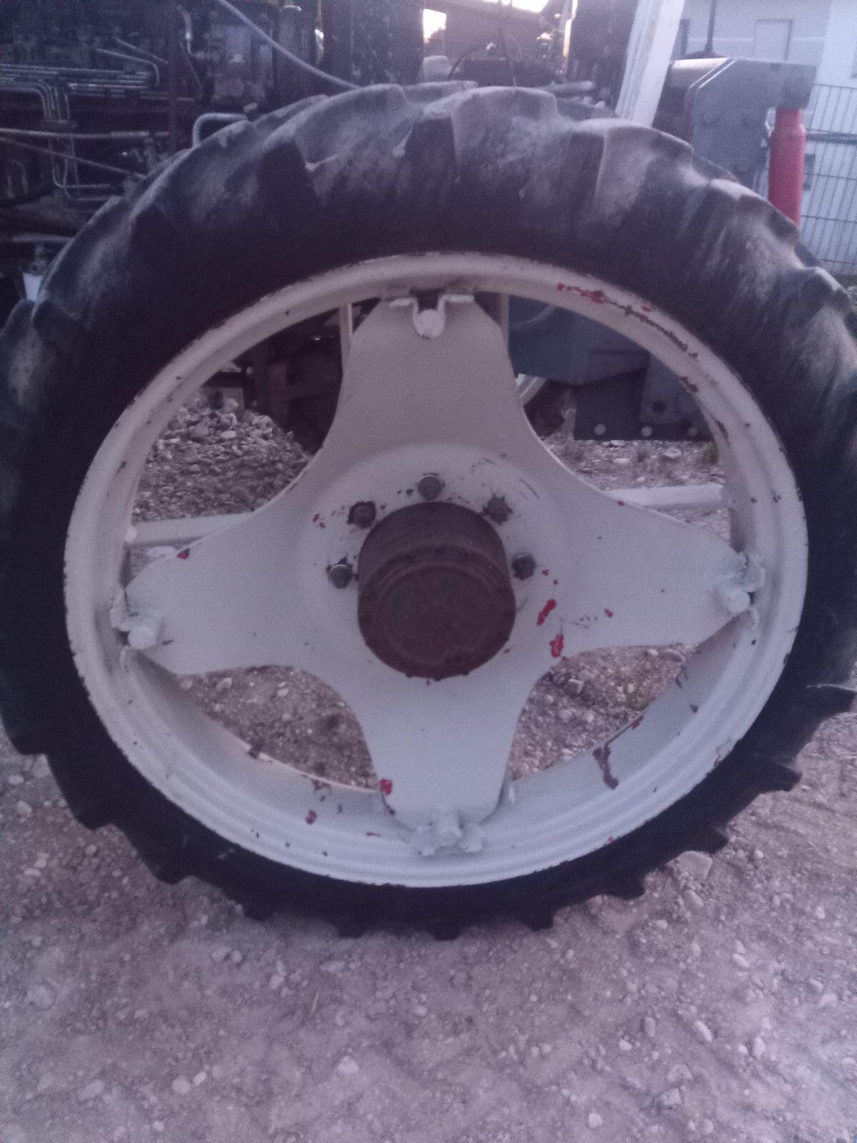 Pflegebereifung Steyr 8130 3