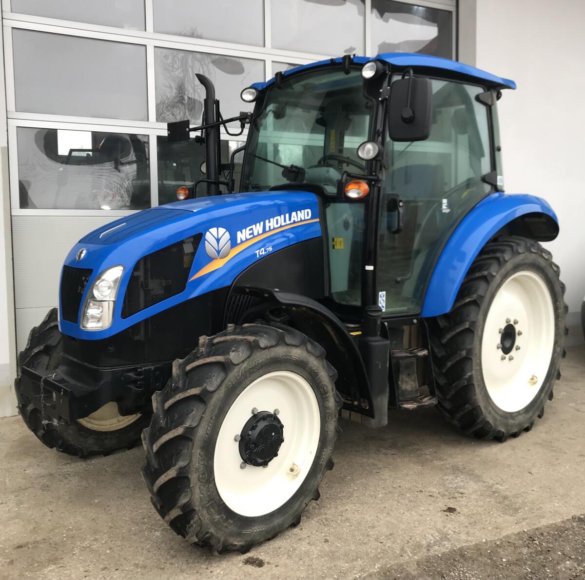 New Holland T4.75, Bj. 16, 4 Zyl., Powershuttle, Lastschaltung 2