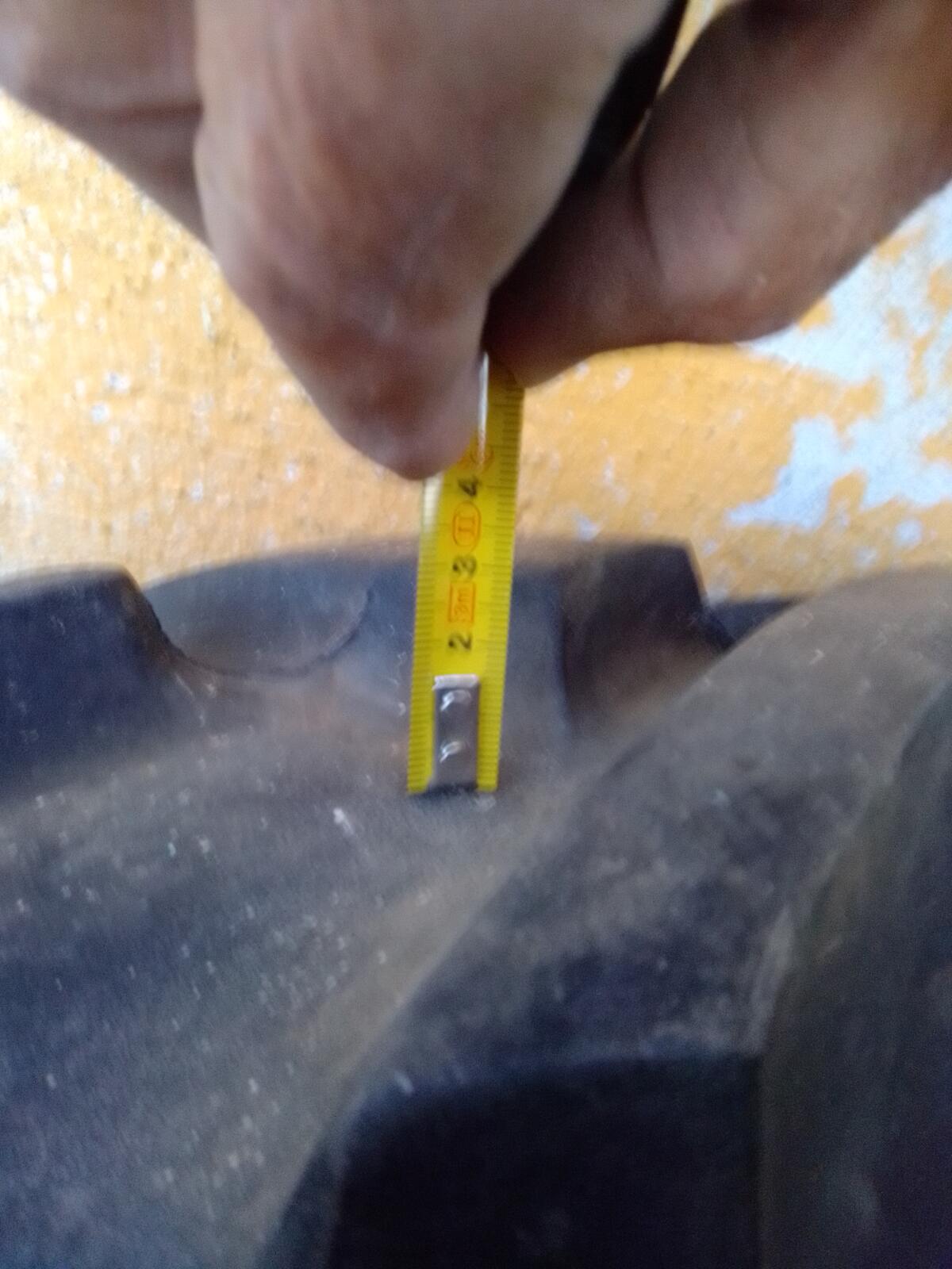 2 Kompletträder mit neuwertiger Vredestein Bereifung 8,3-32 2