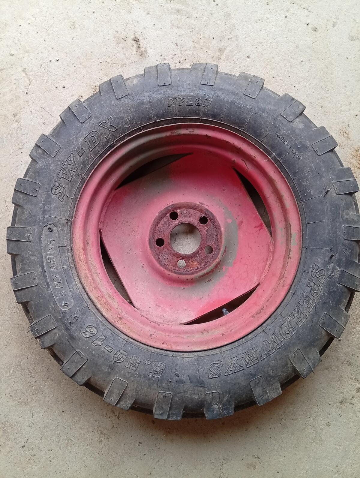 Oldtimer-Vorderrad mit Felge 3