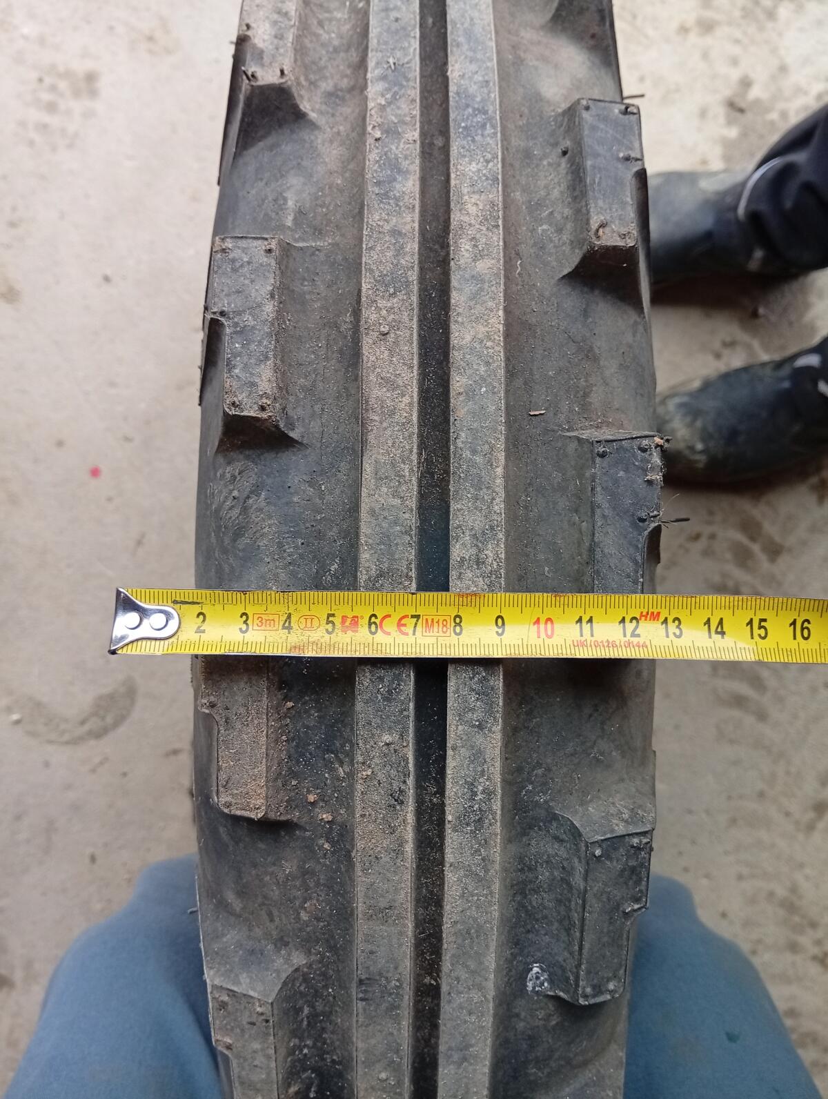 Oldtimer-Vorderrad mit Felge 2