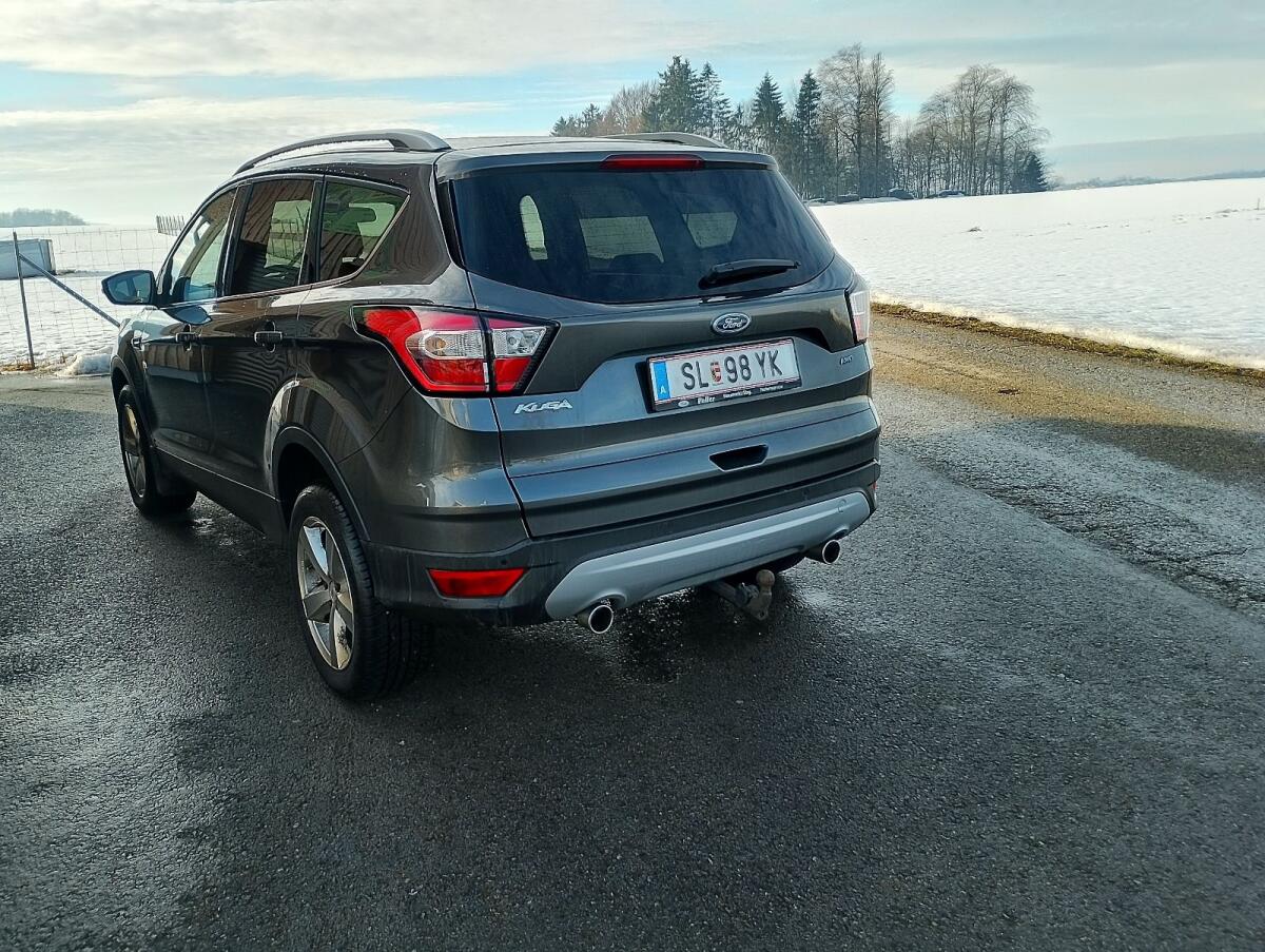 Auto Ford Kuga AWD 3