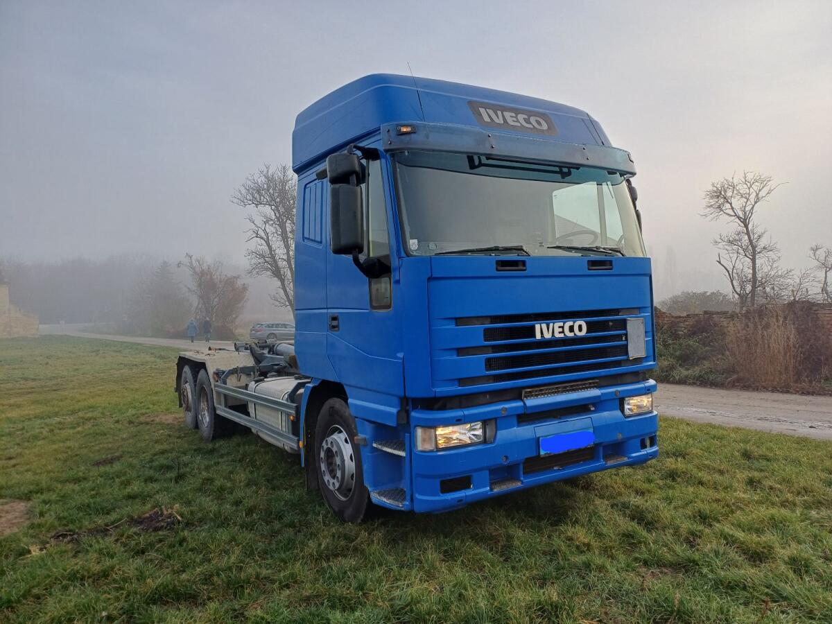 Iveco Stralis Abrollkipper mit Hakenlift 3