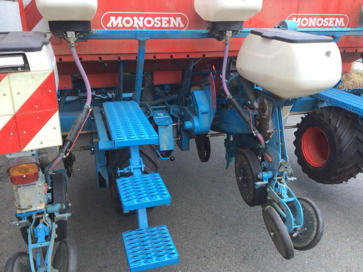 Monosem NG 4 + Kürbissetzgerät 2