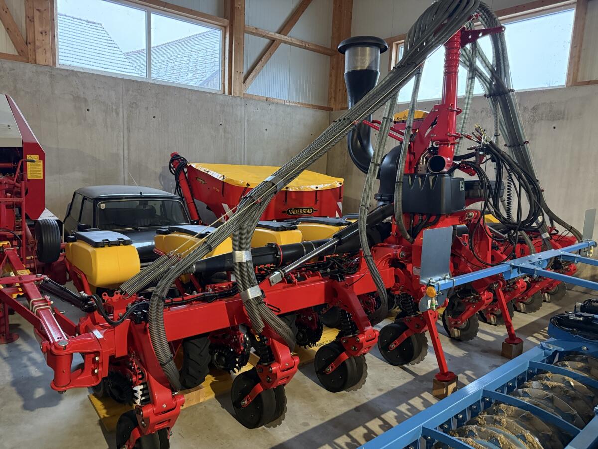 Väderstad Tempo TPV 8 mit Fronttank FH2200 2