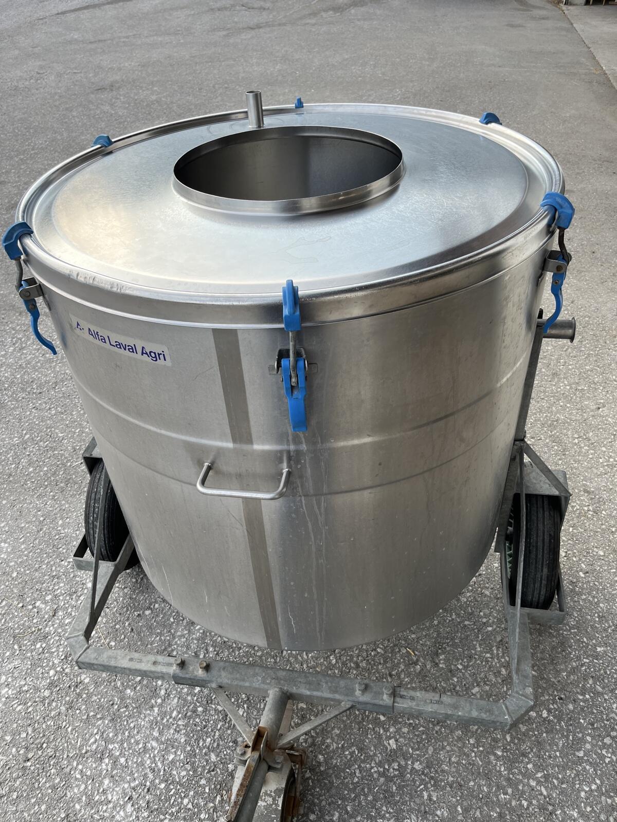 Milchtank 450 l Alfa + Westfalia und 2 x 250 l Alfa 3