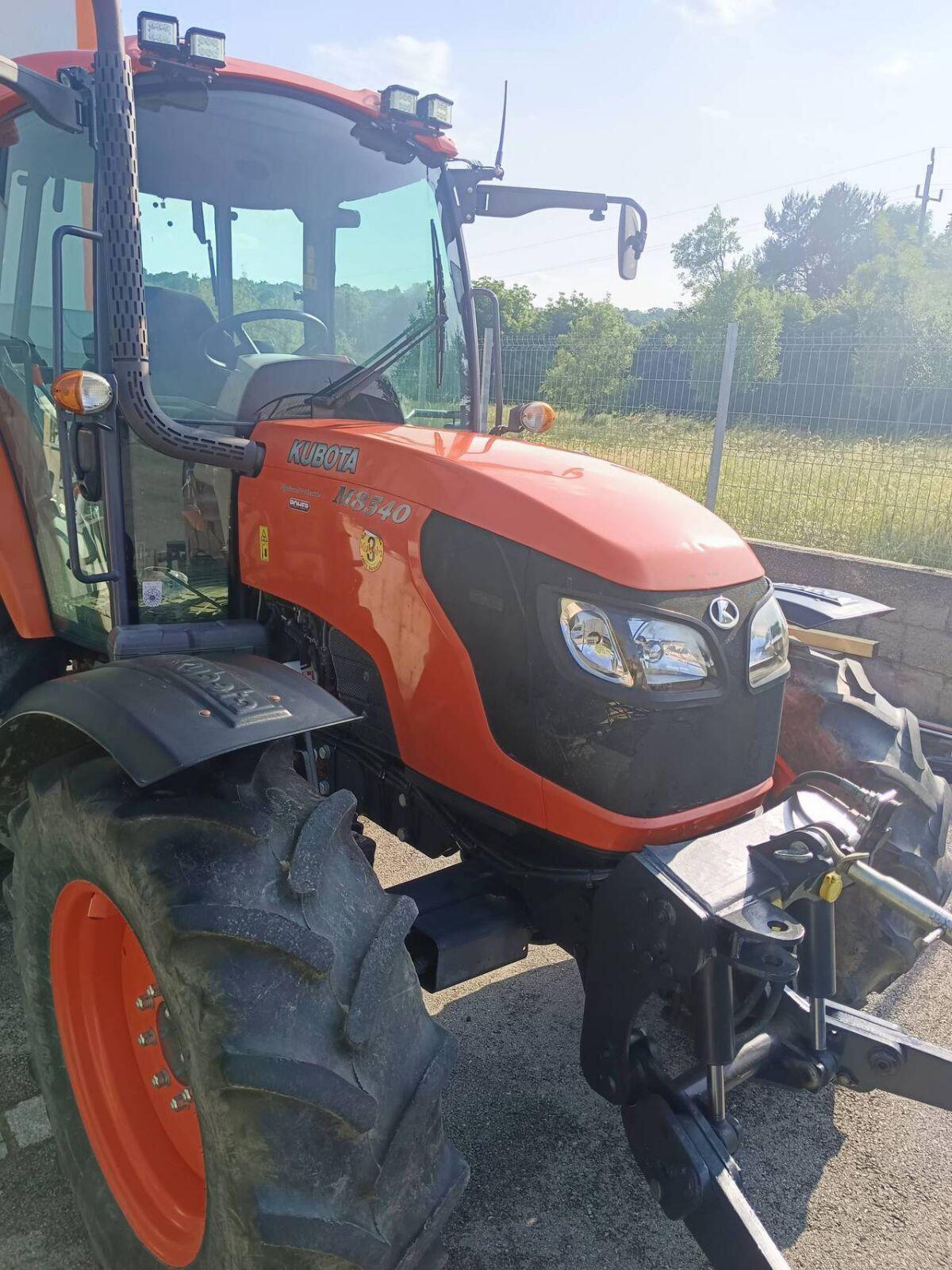 Kubota M8540 3