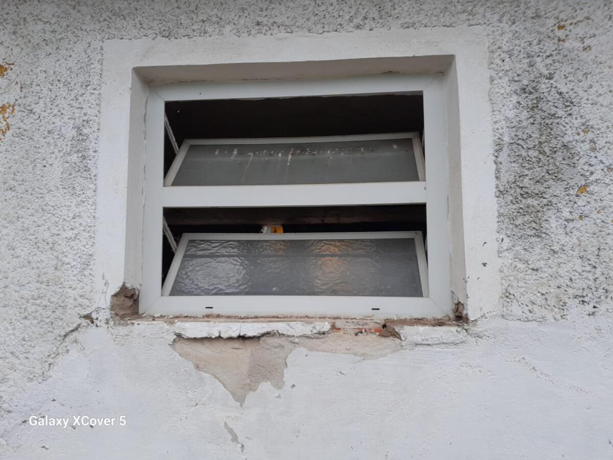 Fenster von Wirtschaftsgebäude zu verschenken 2