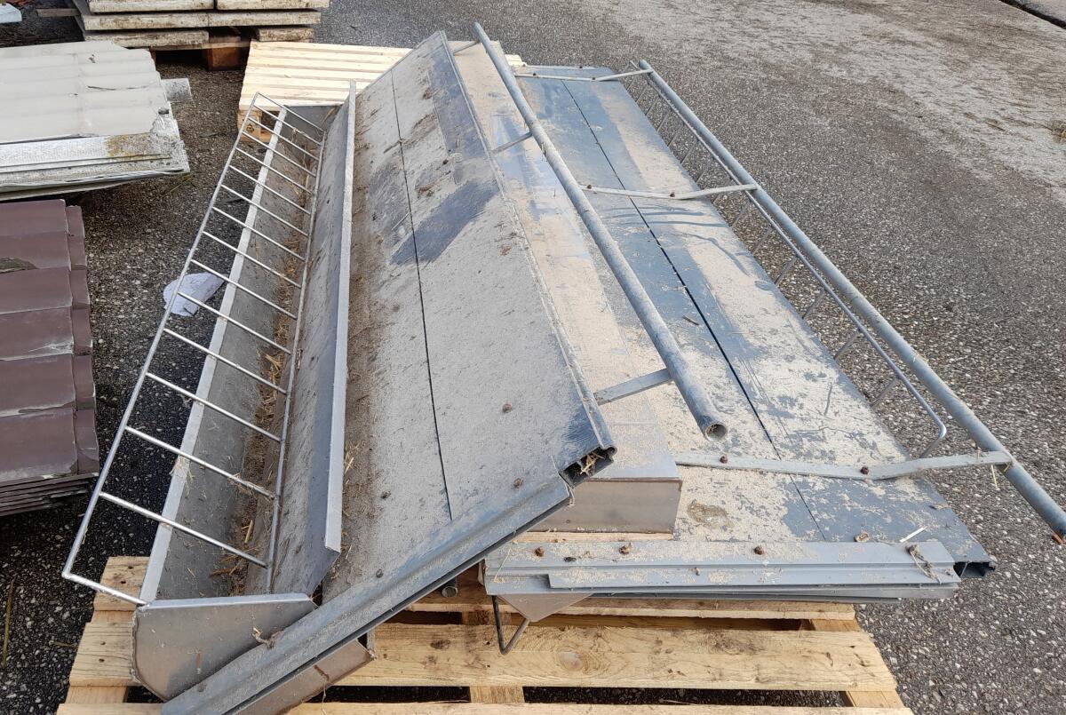 Schweine Futtertröge und Wände 2